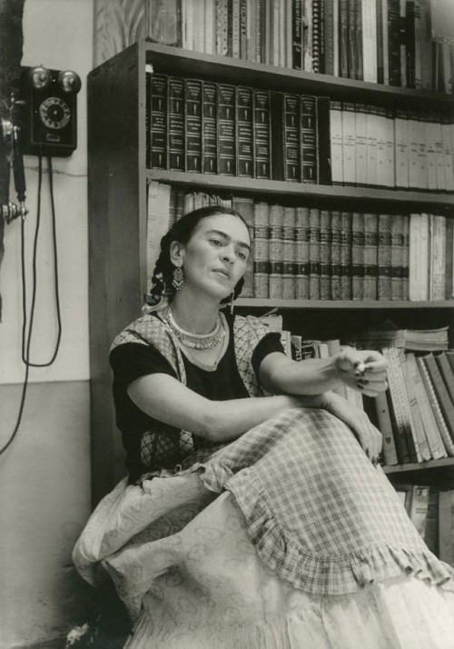 Frida black and white pictures